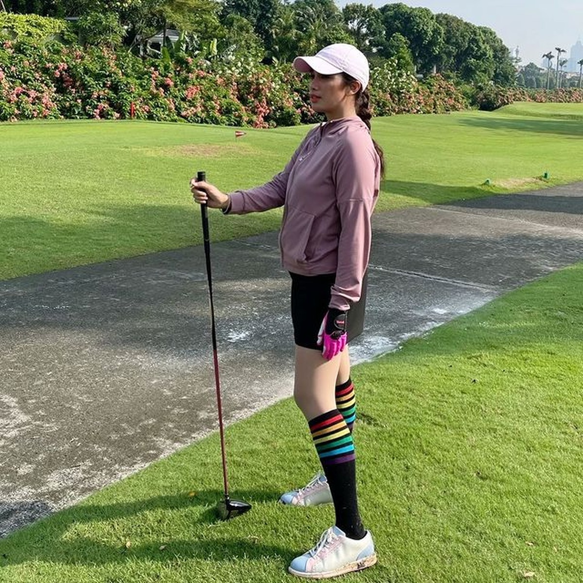 Ussy Sulistiawaty mengalami kenaikan berat badan hingga capai 77kg paska hamil dan melahirkan&comma; kini kembali langsing&period; Yuk intip&excl;