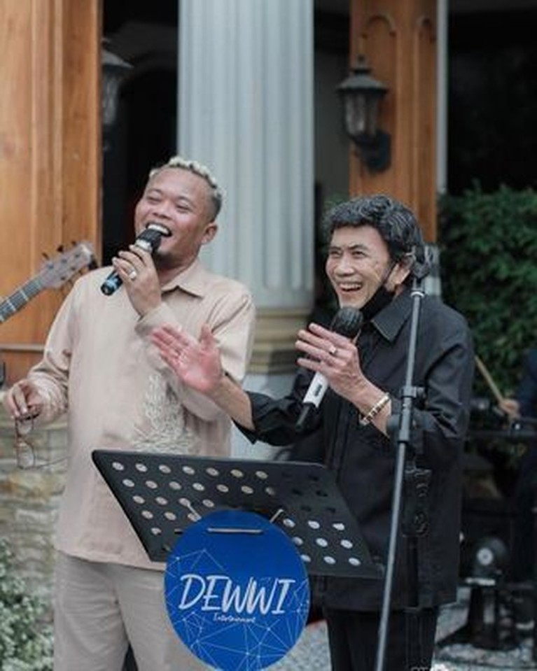 8 Momen Ultah & Anniversary Sule & Nathalie Holscher, Ada Rhoma Irama! Ulang tahun Sule bertepatan dengan wedding anniversary 1th nya dengan Nathalie Holscher. Yuk intip momen meriahnya!
