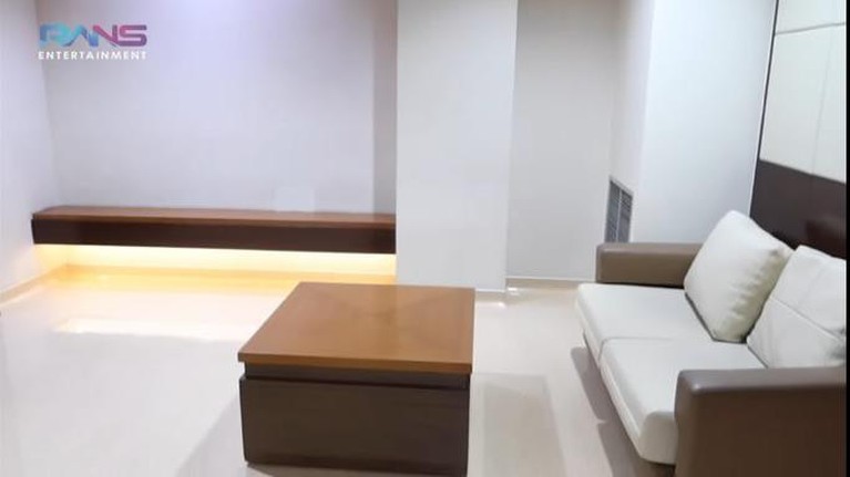 Raffi Ahmad dan Nagita Slavina mengunjungi rumah sakit memeriksa Rafathar sekaligus melihat kamar bersalin Nagita. Yuk intip!