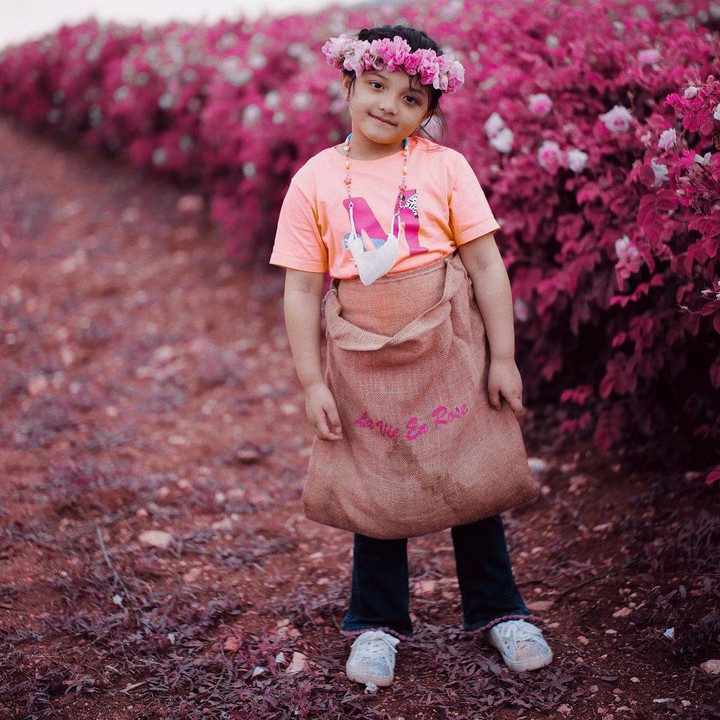 <p>Arsy tumbuh menjadi anak perempuan yang cantik seperti sang Bunda. Kecantikan Ashanty terlihat menurun pada anak kelahiran 2014 ini. (Foto: Instagram @queenarsy)</p>