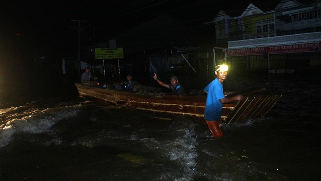 PT PLN (Persero) mengungkapkan 22 gardu listrik terdampak banjir di DKI Jakarta pada Kamis (6/10).