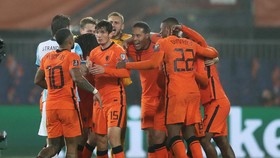 FOTO: Pesta Belanda Lolos ke Piala Dunia 2022