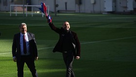 Barcelona Resmi Perkenalkan Dani Alves di Camp Nou