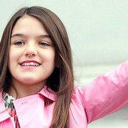 Transformasi Gaya Suri Cruise, Fashionista Cilik hingga Remaja