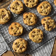 Tanpa Oven dan Mixer, Yuk Ikuti 3 Resep Kue Praktis untuk Camilan di Rumah!