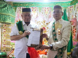 Ketua DPD RI Terima Gelar Kehormatan dari Kerajaan Sidenreng Sulsel