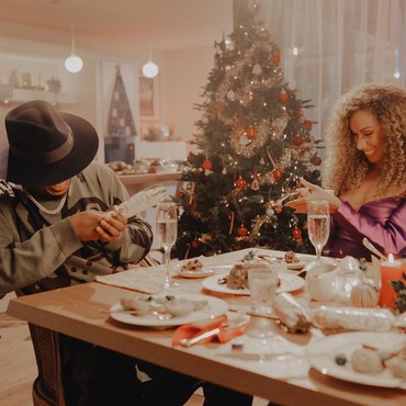 Lirik Lagu Kiss Me It's Christmas - Leona Lewis feat. Ne-Yo