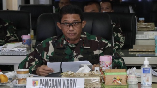 Presiden Jokowi menunjuk Pangdam Brawijaya--yang juga pernah menjadi sekretaris militer dirinya--Mayjen TNI Suharyanto menjadi Kepala BNPB menggantikan Ganip.