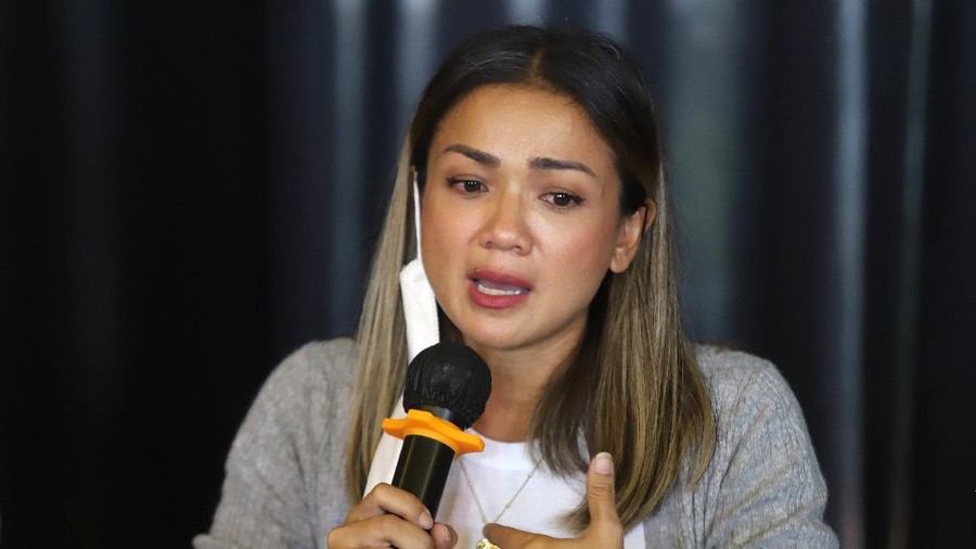 Nirina Zubir jumpa pers soal mafia tanah.