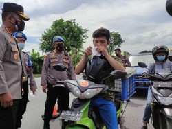 Polisi Sidoarjo Gelar Tertib Operasi Zebra Semeru Sekaligus Vaksinasi