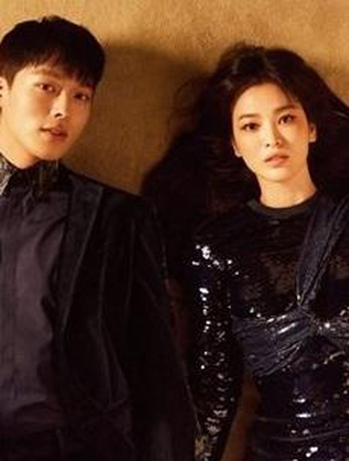 Pada Jum'at, (12/11) lalu, drama Now, We Are Breaking Up yang dibintangi oleh Song Hye Kyo dan Jang Ki Yong resmi tayang perdana. Drama romantis ini pun sudah lama dinantikan para fans penayangannya. / foto: Dazed Korea
