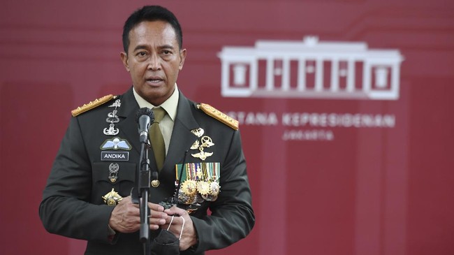 Panglima TNI Jenderal Andika Perkasa bisa menjabat hingga 2024 jika Mahkamah Konstitusi (MK) mengabulkan gugatan soal masa pensiun pada UU TNI.