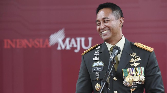 Jenderal Andika Perkasa mengaku belum tahu semua hal secara mendalam sejak menjabat sebagai Panglima TNI, termasuk soal kasus korupsi Heli AW-101.