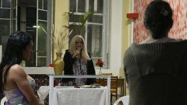 Hidup penuh tekanan sejak kecil, Jacque Chanel tak mengira bisa menjadi pastor di gereja transgender pertama Brasil, yang ia dirikan usai perjuangan panjang.