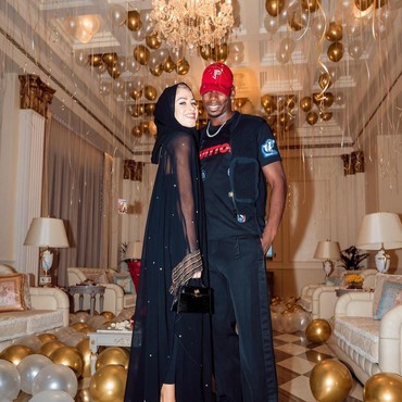 Gaya Hijab dan Baju Menerawang Istri Paul Pogba Saat Ultah Jadi Sorotan