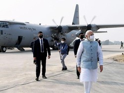 Spektakuler! Pesawat Hercules PM India Mendarat di Jalan Tol