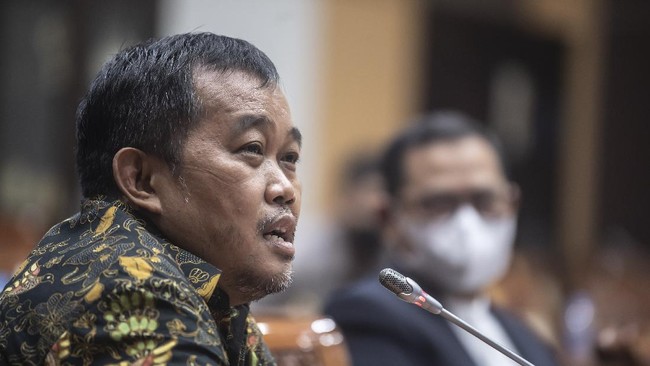Koordinator MAKI Boyamin Saiman meminta pemerintah tegas kepada korporasi yang mengancam keluar dari program subsidi minyak goreng curah.