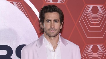 img-title Jake Gyllenhaal Akui Tersiksa Lakoni Adegan Seks dengan Jennifer Aniston