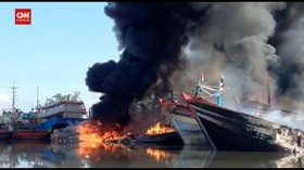 VIDEO: Galangan Kapal Di Pelabuhan Tegal Terbakar
