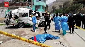 VIDEO: Detik-detik Kecelakaan Maut Truk Berat vs Bus di Peru
