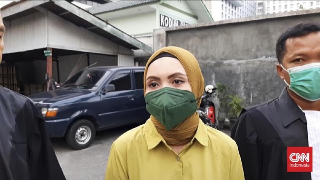 Perempuan yang mengaku keturunan 'Nyi Roro Kidul' dilepas dari tuntutan setelah sebelumnya diadili dalam kasus penipuan Anggota DPR dari F-NasDem. 