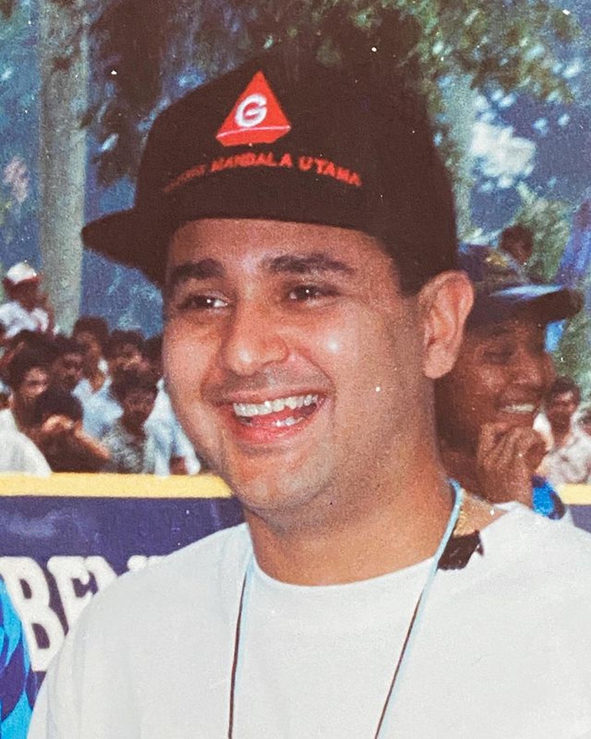 Irwan Mussry baru saja berulang tahun yang ke 59 pada Senin &lpar;15&sol;11&rpar;&period; Yuk intip foto mudanya yang tampan bikin pangling&excl;