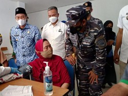 Ribuan Warga Pacitan Ikut Serbuan Vaksinasi