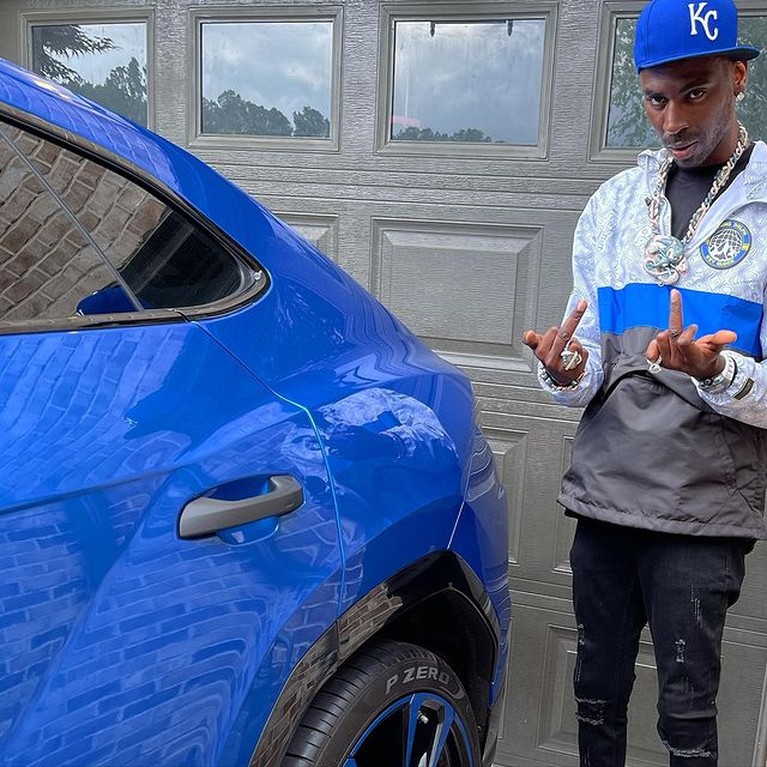 Rapper Young Dolph meninggal dunia Rabu (17/11) secara tragis ditembak di toko kue. Yuk kita lihat fotonya!