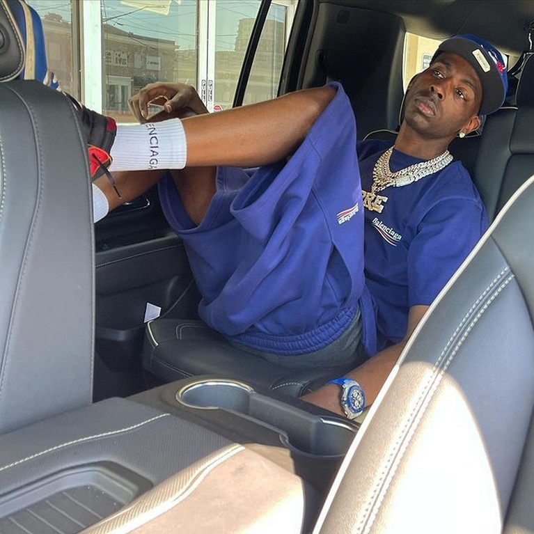 6 Potret Rapper Young Dolph yang Meninggal Tragis Ditembak Di Toko Kue Rapper Young Dolph meninggal dunia Rabu (17/11) secara tragis ditembak di toko kue. Yuk kita lihat fotonya!