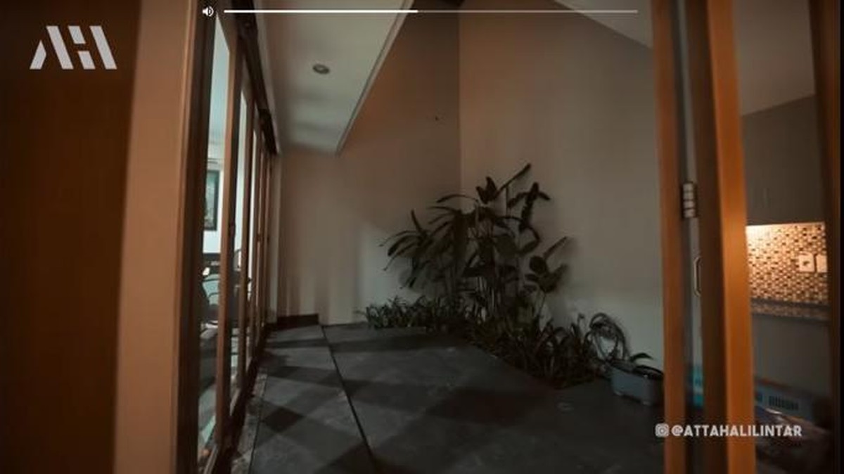 Sejak menikah Lesti Kejora dan Rizky Billar pindah ke rumah mewah baru mereka&period; Yuk kita intip penampakannya&excl;