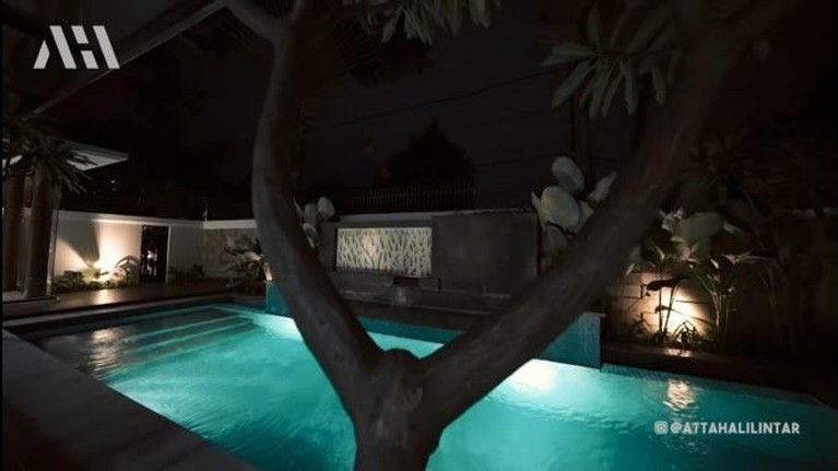 Sejak menikah Lesti Kejora dan Rizky Billar pindah ke rumah mewah baru mereka. Yuk kita intip penampakannya!