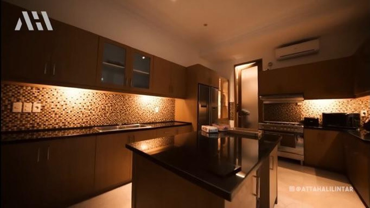 Sejak menikah Lesti Kejora dan Rizky Billar pindah ke rumah mewah baru mereka&period; Yuk kita intip penampakannya&excl;