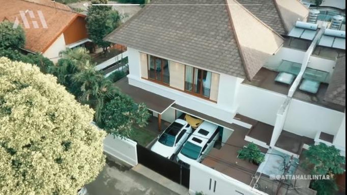 Sejak menikah Lesti Kejora dan Rizky Billar pindah ke rumah mewah baru mereka&period; Yuk kita intip penampakannya&excl;