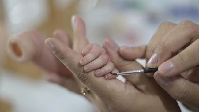 Rumah Sakit Muhammadiyah Palembang menonaktifkan perawat diduga menggunting jari bayi yang menjalani perawatan.