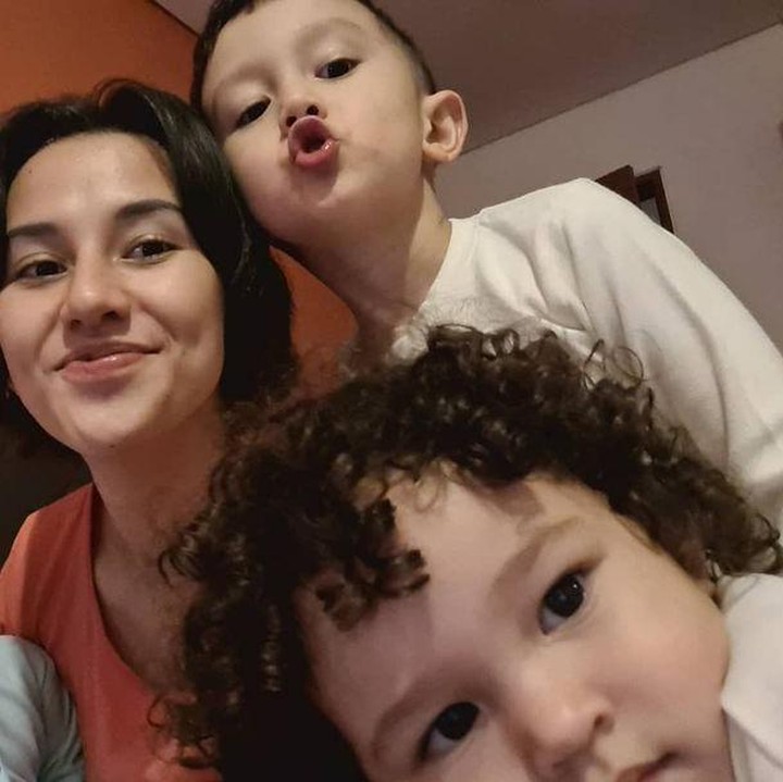 <p>Di usia yang masih sangat muda, Dahlia memilih untuk meninggalkan kariernya demi mengurus ketiga anaknya yang lucu dan menggemaskan.  (Foto: Instagram @dahliachr)</p>
