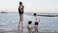<p>Mulai dari James Nathaniall Christian Halomoan, Iona Rose Christian, dan Callum Matthew Christian, ketiganya tumbuh menjadi anak yang sehat dan menggemaskan. (Foto: Instagram @dahliachr)</p>