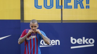 Dihukum Penjara 4,5 Tahun, Dani Alves Bisa Bebas Juli Legenda Barcelona Dani Alves bisa bebas lebih cepat setelah divonis hukuman penjara 4,5 tahun oleh pengadilan Catalunya.