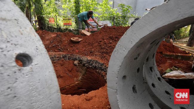 DPRD DKI Klaim Oknum Coba Susupkan Anggaran Sumur Resapan ke RAPBD Ketua Komisi D DPRD DKI Jakarta Ida Mahmudah mengklaim ada pihak mencoba memasukkan kembali anggaran sumur resapan dalam RAPBD DKI 2022.