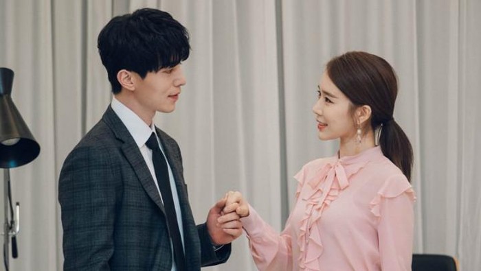 5 Drama Korea Romantis yang Akan Bikin Kamu Senyum-Senyum Sendiri Saat Nonton