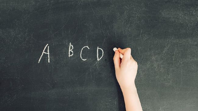 Dalam bahasa Indonesia, kita memiliki 26 huruf abjad yang telah diatur dalam EYD. Yuk, belajar alfabet bahasa Indonesia dan jenis-jenis huruf yang digunakan.