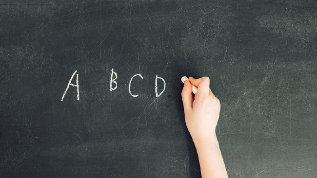 Motivasi belajar yang rendah dan peran orang tua yang tak memperhatikan anak belajar menjadi salah satu penyebab ratusan siswa di Buleleng tak bisa membaca.