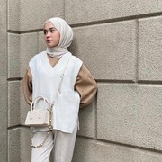 Inspirasi Outfit Berlibur ke Turki ala Selebgram Yure Zalina, Simpel dan Minimalis