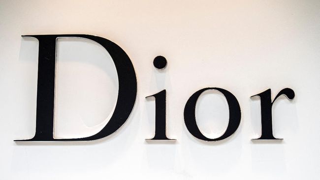 Setelah Louis Vuitton mengumumkan bakal menggelar show pertamanya di Hong Kong pada hari ini Kamis (30/11), Dior juga melakukan hal serupa.