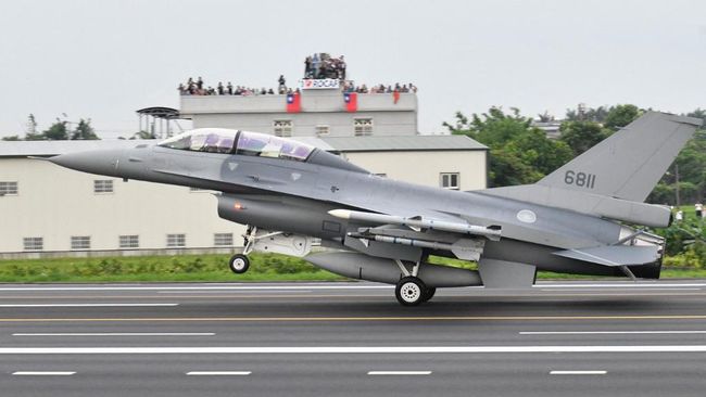 Pengamat membeberkan sejumlah faktor yang memicu kecelakaan jet tempur Taiwan, F-16V, pada Selasa (11/1) lalu, salah satunya masalah program latihan pilot.