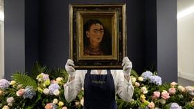 FOTO: Lukisan Frida Kahlo Terjual Nyaris Rp500 M di Lelang