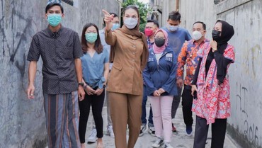img-title Apa Kata Camat Mampang soal Luna Maya Viral Jadi Ketua RT?
