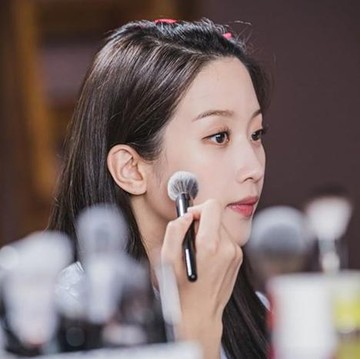 img-title BeauPicks: 3 Setting Powder yang Bikin Wajah Flawless Tanpa Minyak, Cocok untuk Makeup Tahan Lama