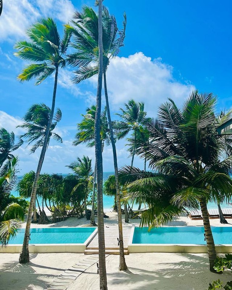 Putri tunggal Aishwarya Rai dan Abishek Bachchan, Aaradhya Bachchan genap berusia 10 tahun. Yuk intip momen ultahnya di Maldives!