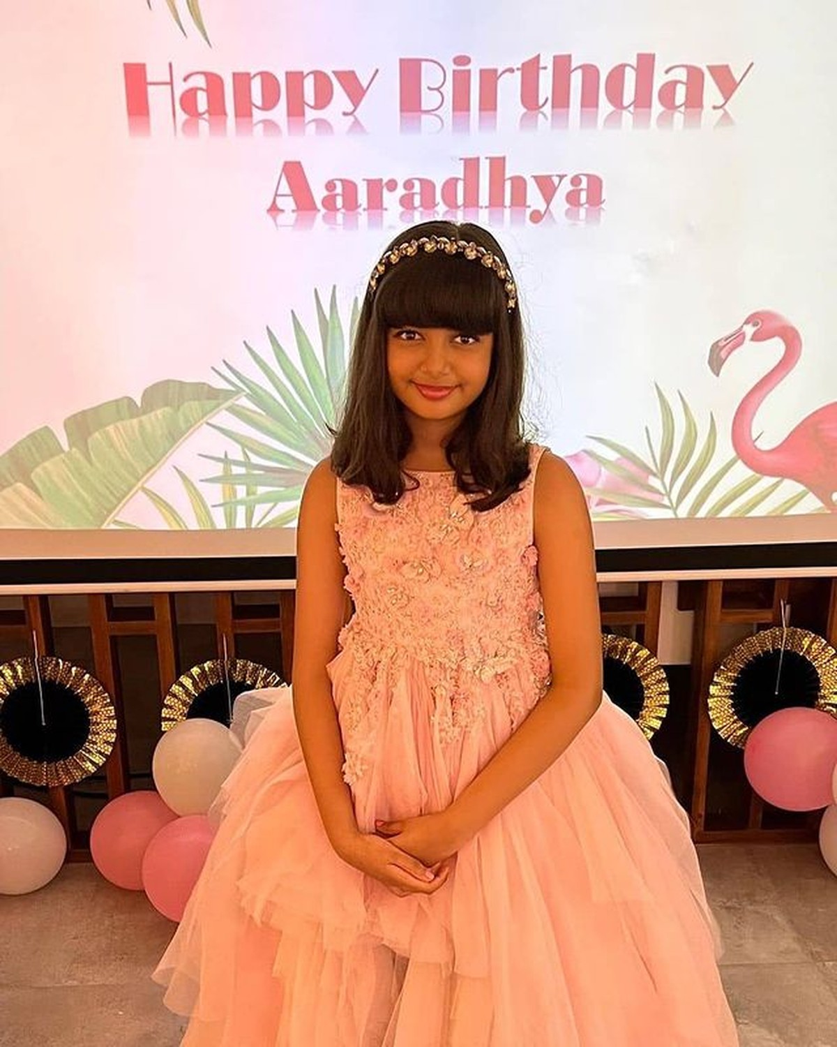 Putri tunggal Aishwarya Rai dan Abishek Bachchan&comma; Aaradhya Bachchan genap berusia 10 tahun&period; Yuk intip momen ultahnya di Maldives&excl;