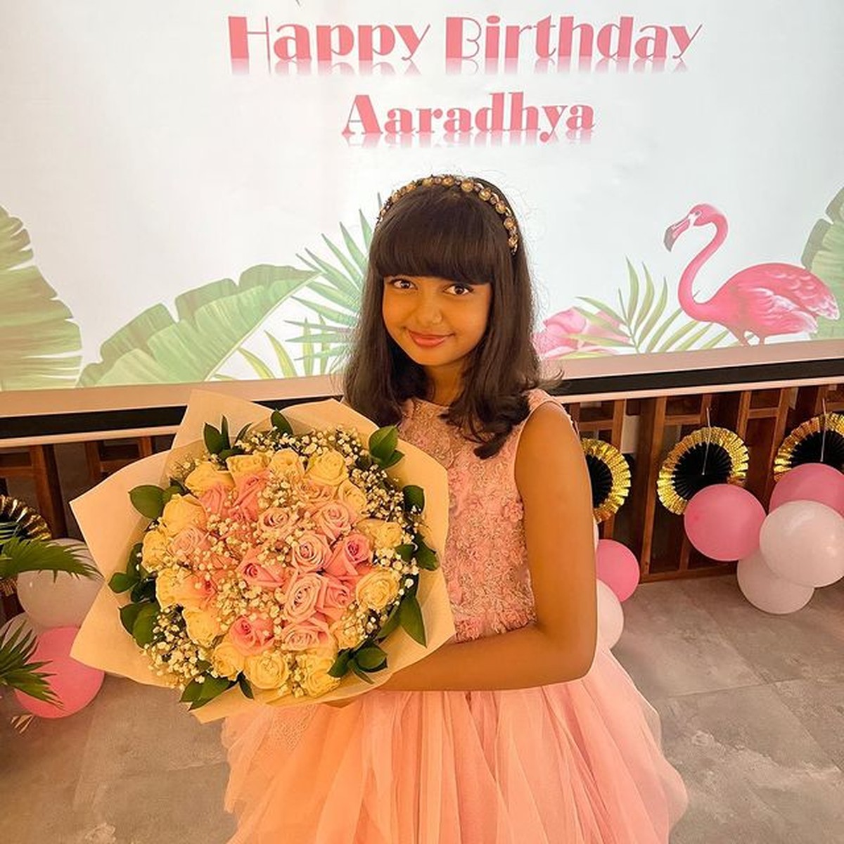 Putri tunggal Aishwarya Rai dan Abishek Bachchan&comma; Aaradhya Bachchan genap berusia 10 tahun&period; Yuk intip momen ultahnya di Maldives&excl;